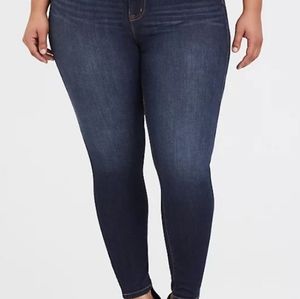 NWT Torrid bombshell skinny jeans(1 of 2)